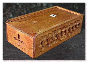 click to read description & to see more images of this style of box.